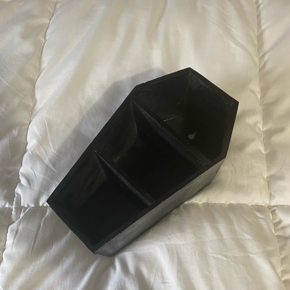 Coffin shelf